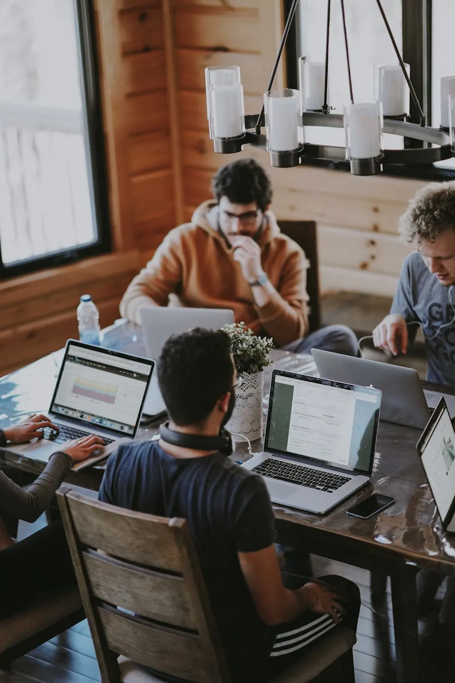 Hindi and English speaking Zoho consultants for Mumbai clients — Shyphan